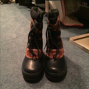 Snow boots